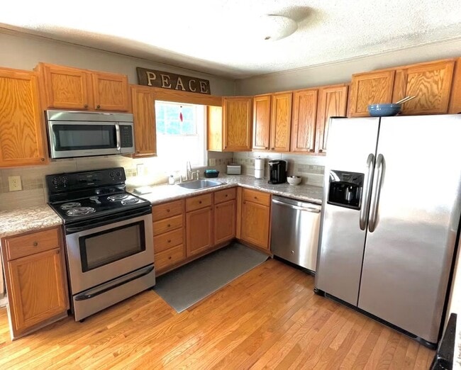 Building Photo - 420 Sunset Dr
