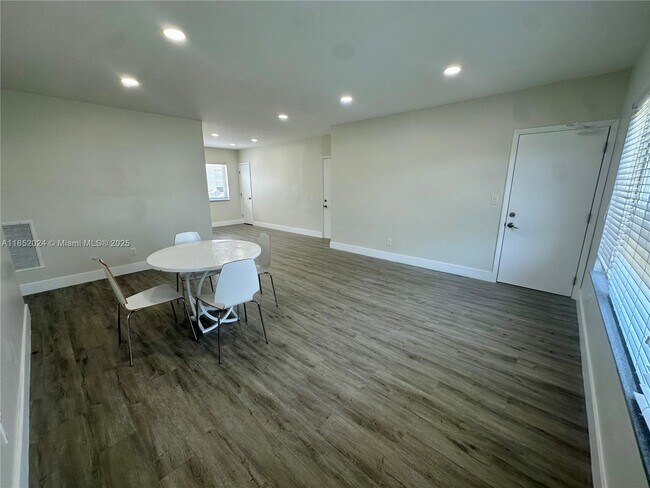 Building Photo - 8125 Hawthorne Ave