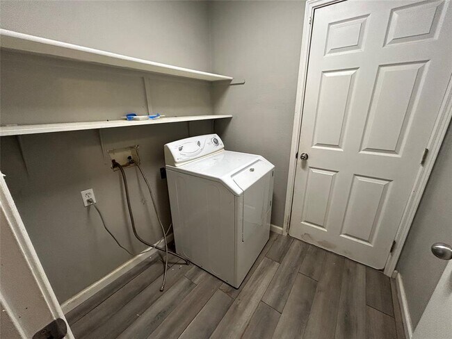 Building Photo - 516 Jefferson Ln