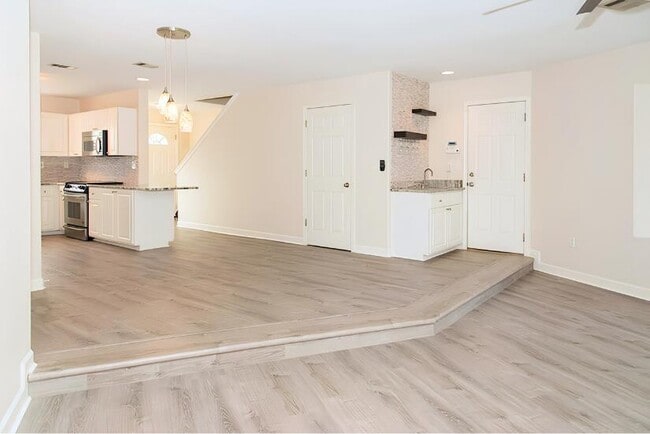 Building Photo - 234 Pelican Pl