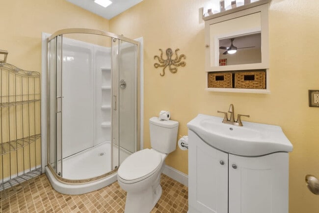 Building Photo - 501 Dolphin St