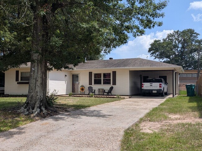 Building Photo - 1235 Palm Dr