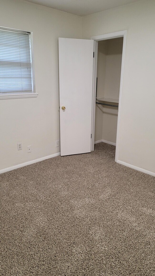 Building Photo - 515 Gayclifee Terrace