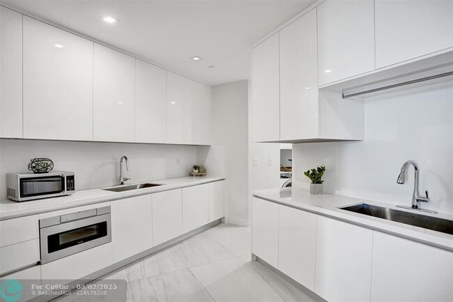 Building Photo - 701 N Fort Lauderdale Beach Blvd