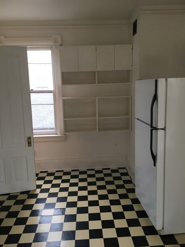 Building Photo - Studio Apartment Loft in historic Whittier neighborhood!