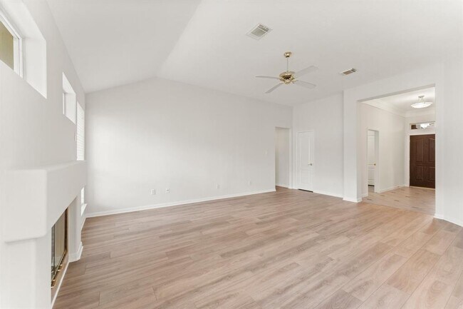 Building Photo - 23214 Goldensong Ct