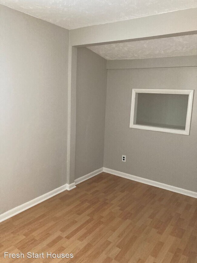 Building Photo - 2 br, 1 bath House - 300 N. Highland Ave