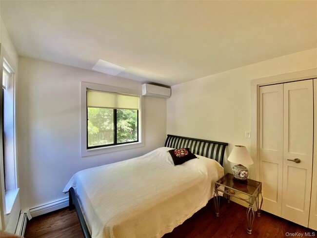 Building Photo - 98 Hands Creek Rd