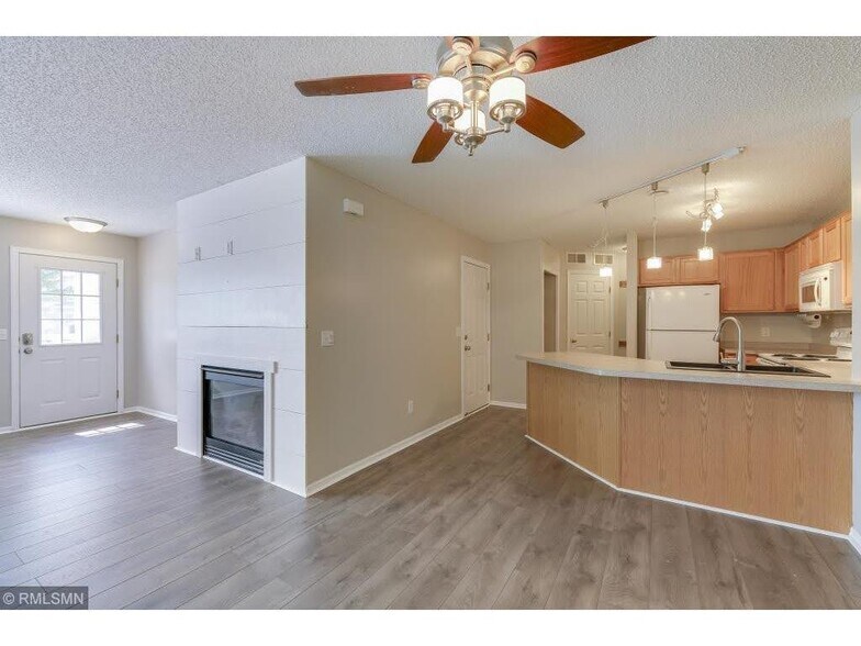 Building Photo - 2597 Yellowstone Dr
