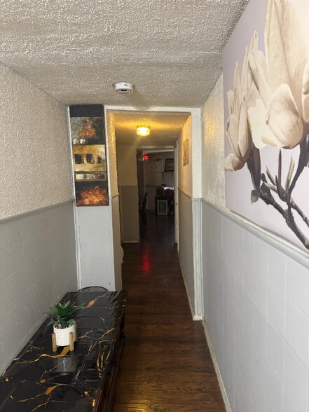 Primary Photo - 79 Whitehead Ave