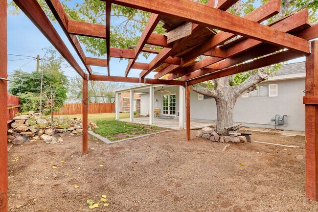 Building Photo - UNIQUE SINGLE FAMILY HOME! - No HOA, Car Lift, RV Parking and Nice Backyard