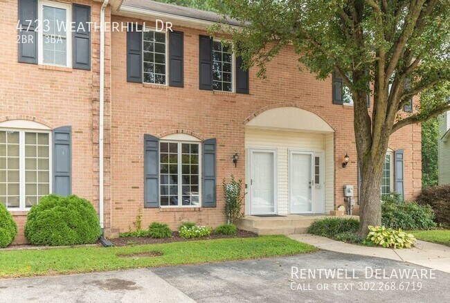 Building Photo - GORGEOUS TOWNHOME
