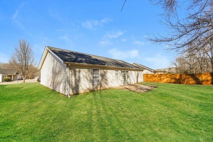 Building Photo - 306 Yukon Dr