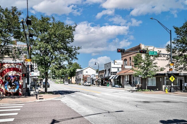 Building Photo - 1 Bedroom Apartment Near Downtown Papillion!