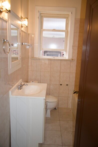 Building Photo - 4200 Lawn Ave