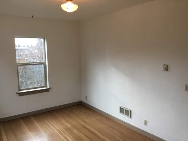 Building Photo - 3 Bedroom Duplex in Whiteaker Neighborhood