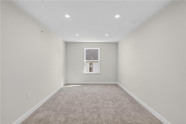 Building Photo - 325 Enchanted Ct