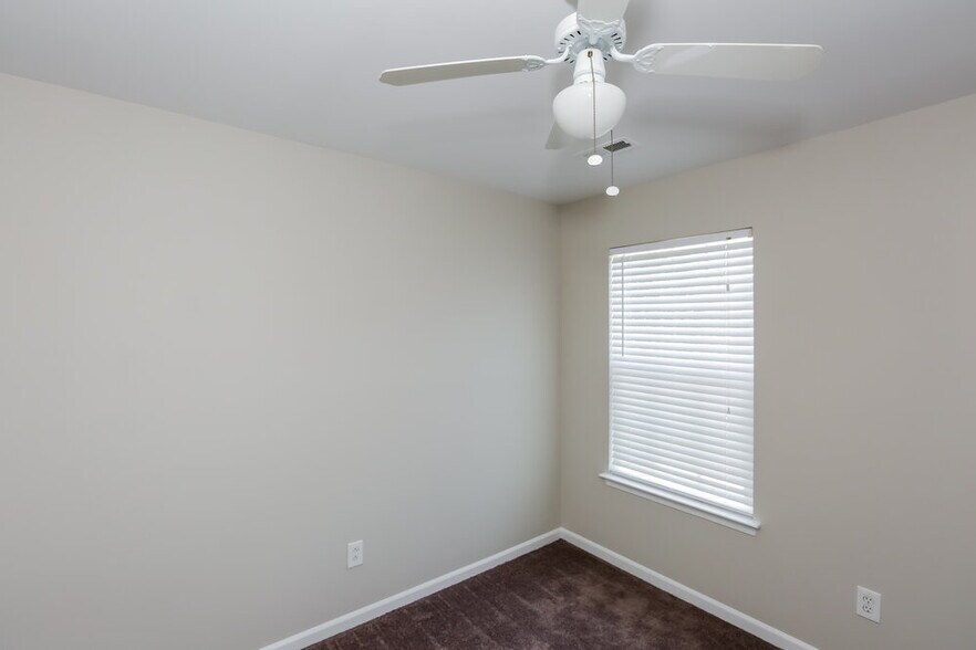Building Photo - 1020 Duck Point Dr