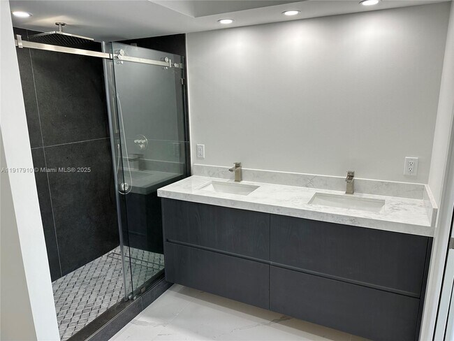 Building Photo - 2100 S Ocean Dr