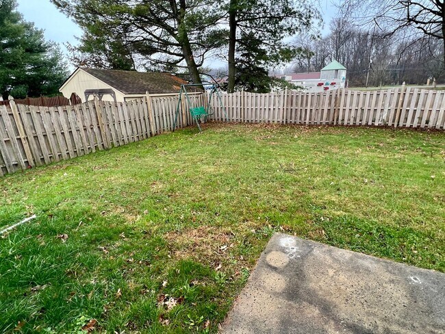 Building Photo - 4233 Remo Crescent Rd
