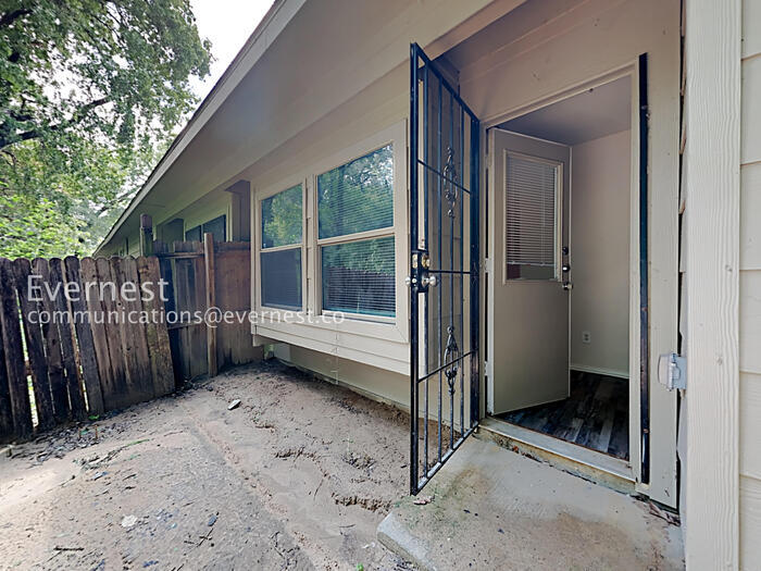 Building Photo - 320 Ezekial Ave