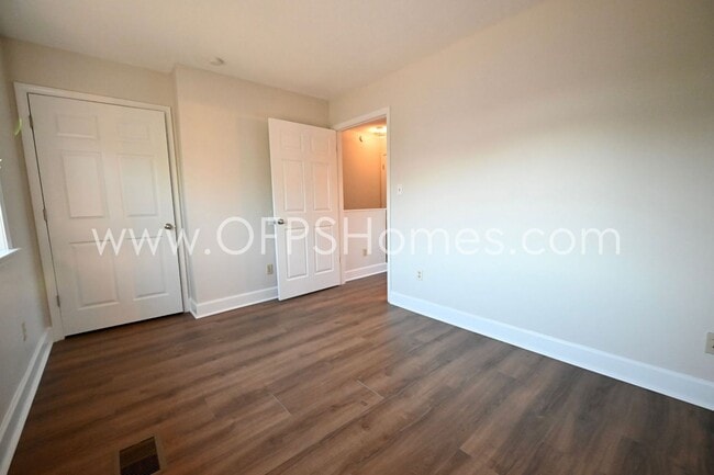 Building Photo - 710 Legion Dr