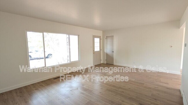 Building Photo - 435 Marian Dr