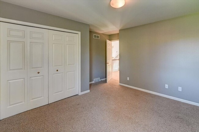Building Photo - Beautifully updated 4 bedroom home in Southbridge, Waunakee