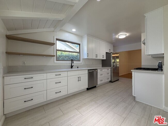 Building Photo - 4850 Excelente Dr