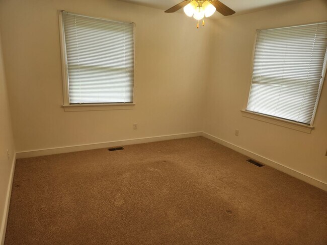 Building Photo - Chesterfield-Winterpock Area- Custom 3 Bed...
