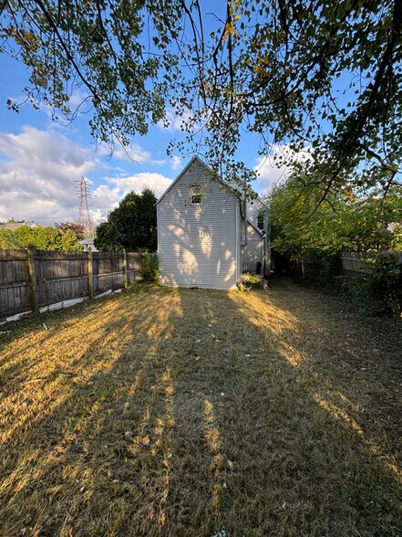 Building Photo - 238 Schiller St