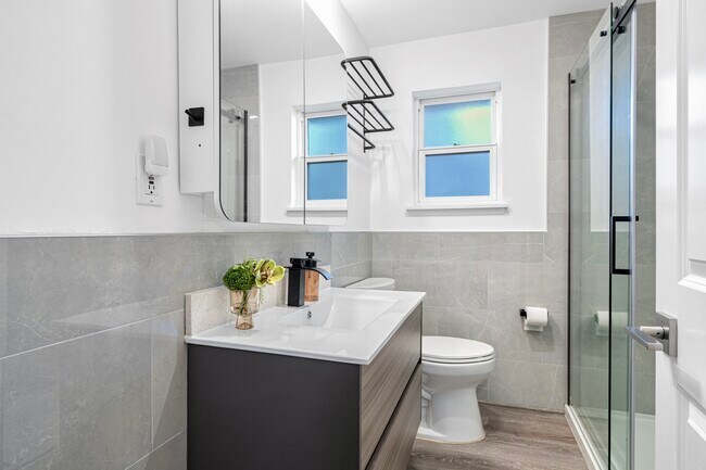 Building Photo - Beautiful Home for Rent in Bellevue