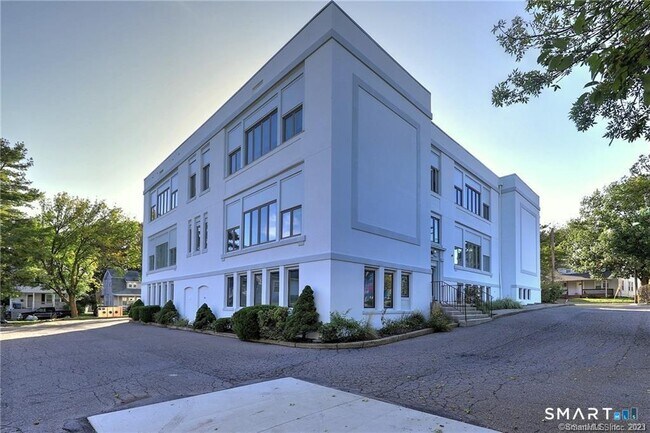 Building Photo - 91 Stowe Ave