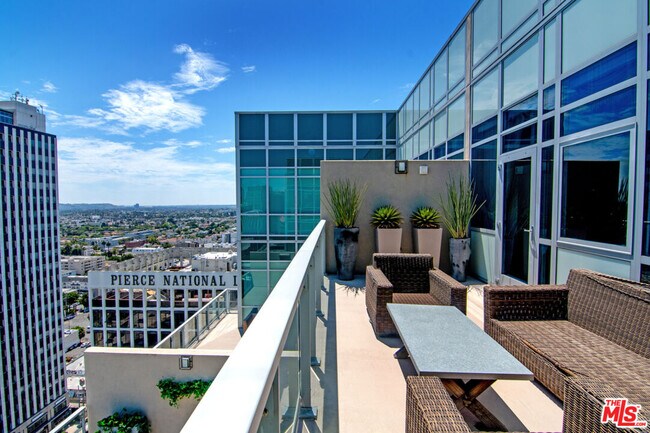 Building Photo - 3785 Wilshire Blvd