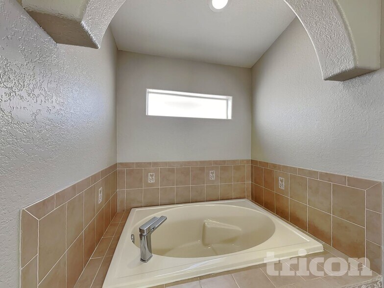 Building Photo - 2319 Estill Ave