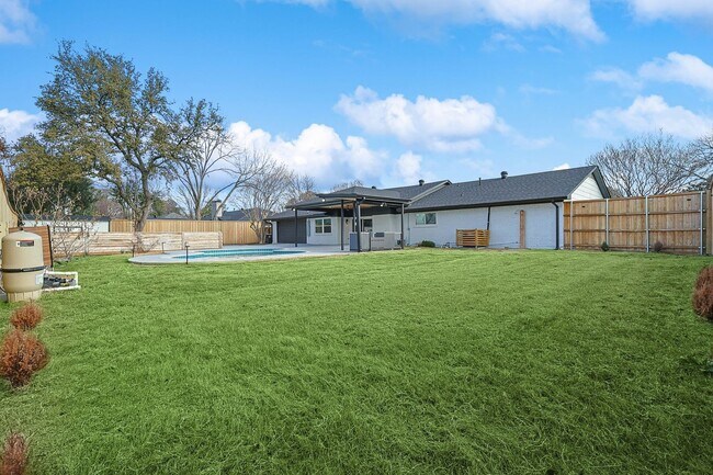 Building Photo - 12417 Quincy Ln