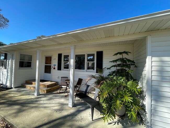 Building Photo - FURNISHED OFF-SEASON BEACH HOME NOW AVAILABLE