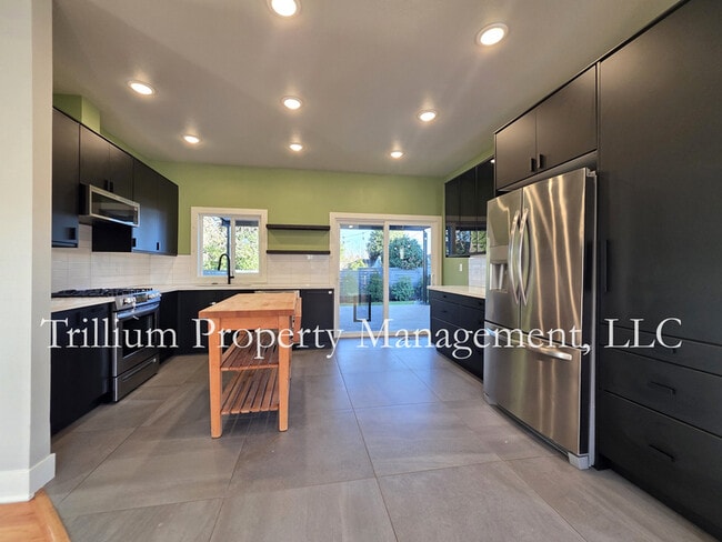 Building Photo - 7020 NE 17th Ave