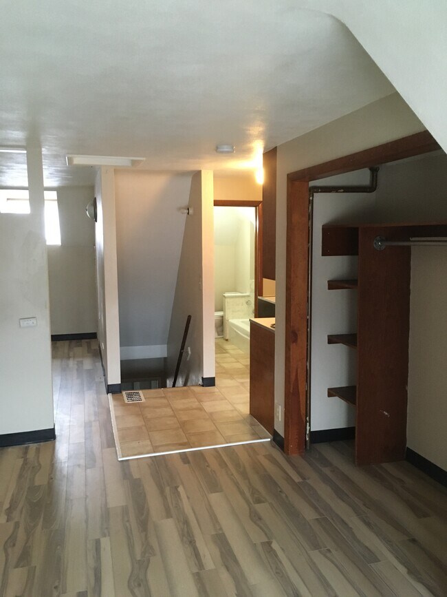 Building Photo - 1569 1st Ave SE