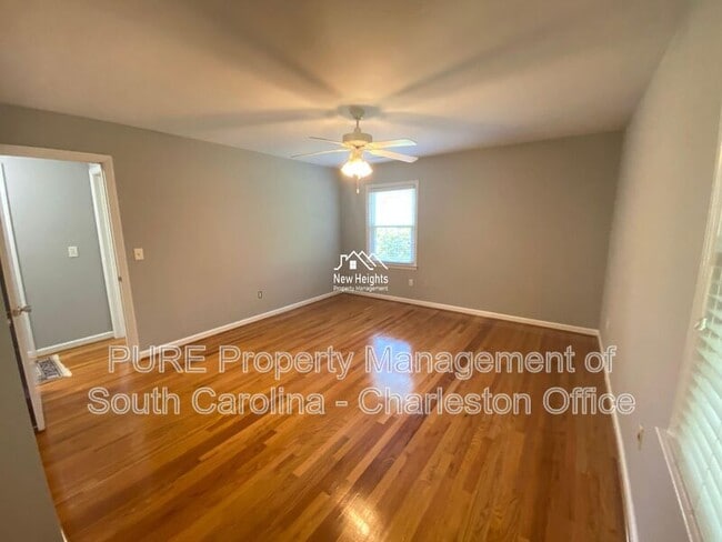 Building Photo - 14 Lampton Rd