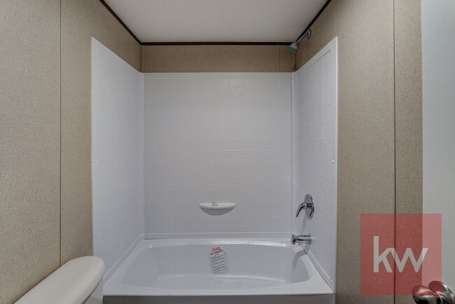 Building Photo - Chestnut St 119/Whispering Hills MHP