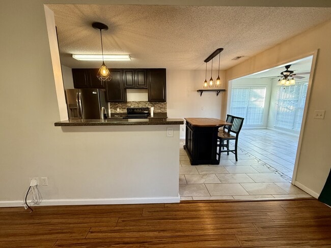 Building Photo - 254 Meadow Pathway Dr