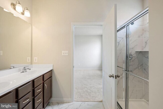 Building Photo - 5986 Passend Dr
