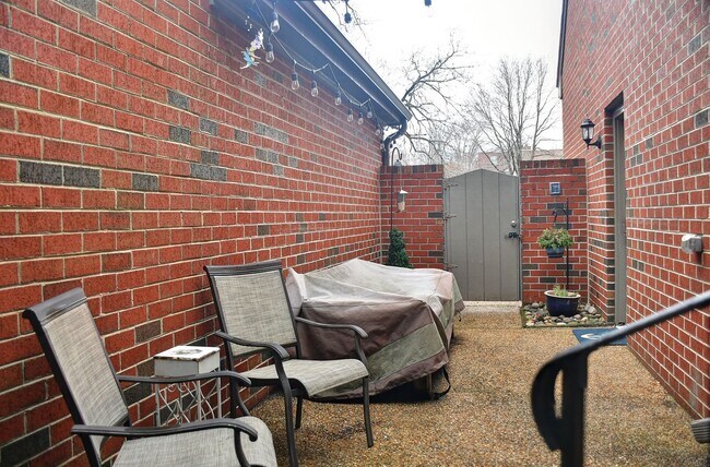 Building Photo - Spacious Condo in Ghent Square!