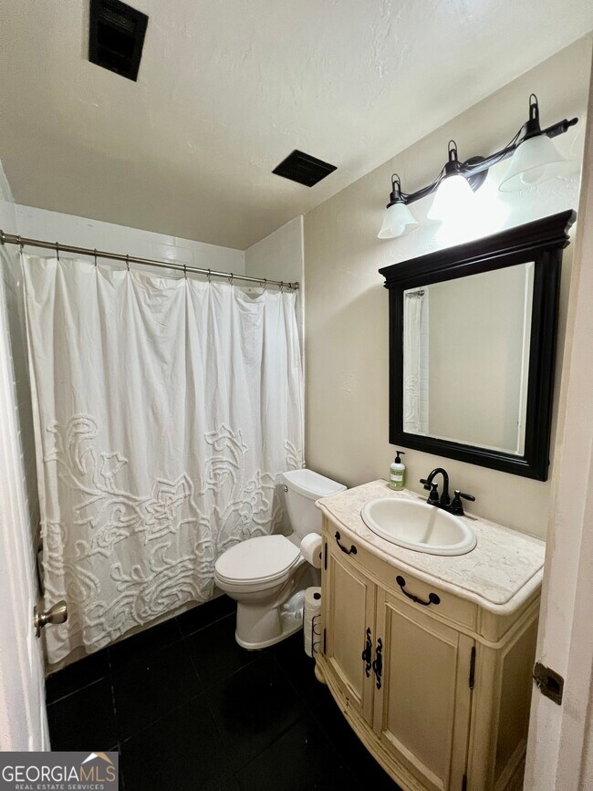 Building Photo - 330 McQueen Cir