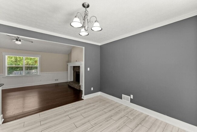 Building Photo - 4035 Thames Dr