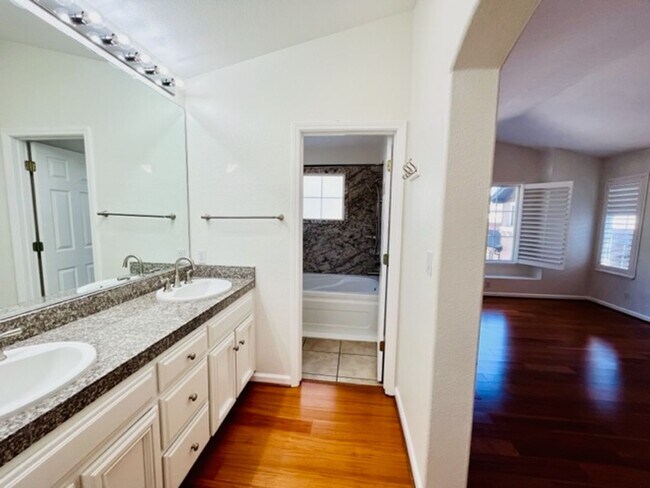 Building Photo - Move-in Ready 3BD/2.5BA, Two-Story Home in Stony Brook in Downtown Danville