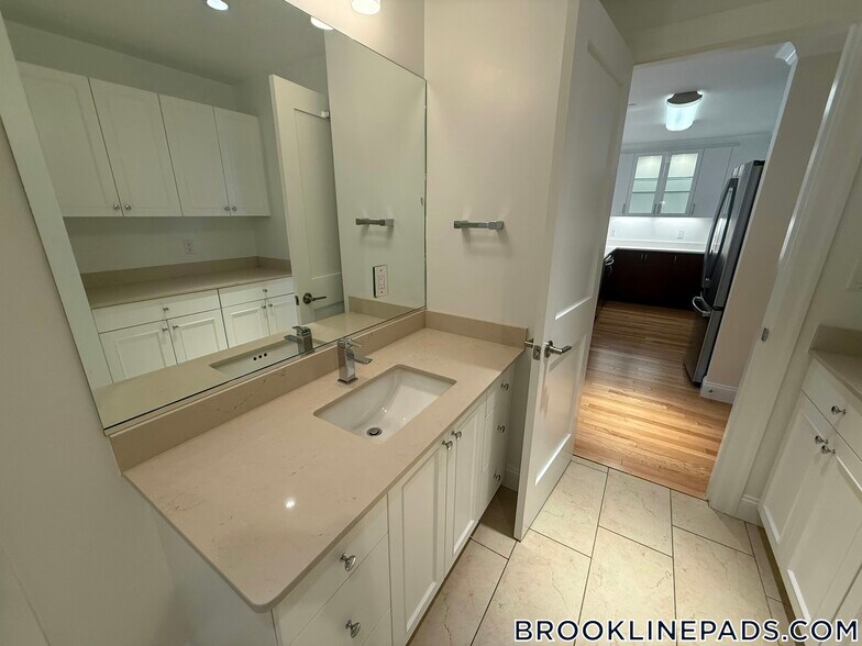 Building Photo - 1443 Beacon St