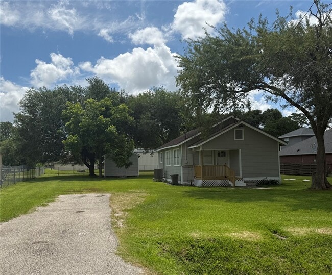 Building Photo - 8926 Courtney Dr