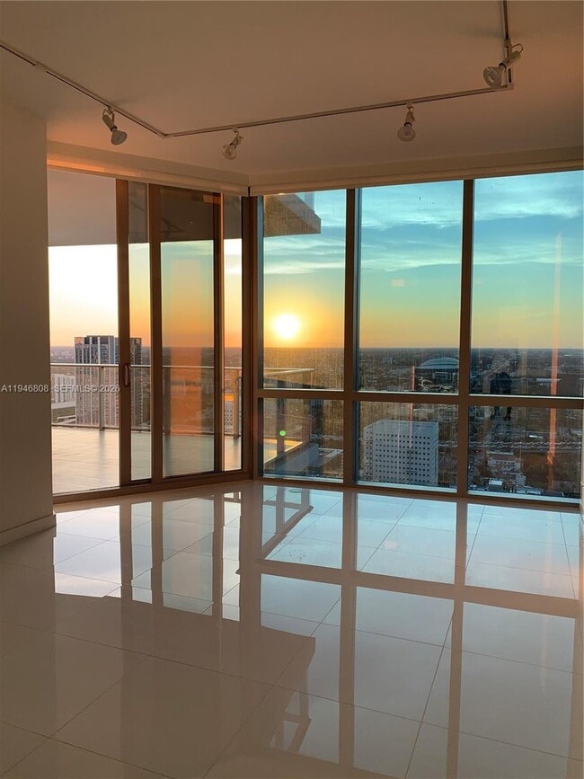 Building Photo - 851 NE 1st Ave